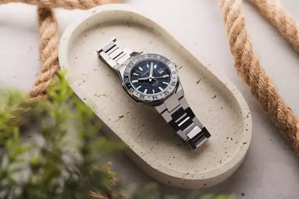 Citizen Series 8 880 GMT: Your Modern Travel Companion
