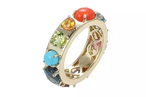 “Gemmaxxing”: The Jewelry Trend That Puts Colorful Stones in the Spotlight