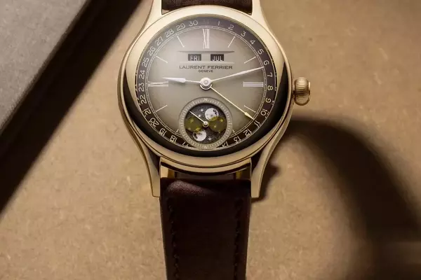 Laurent Ferrier Unveils "Classic Moon Dusk" in Yellow Gold