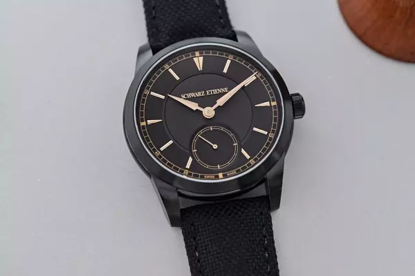 Schwarz Etienne Unveils New "Petite Seconde Heure Dor￩e" in Dark Titanium