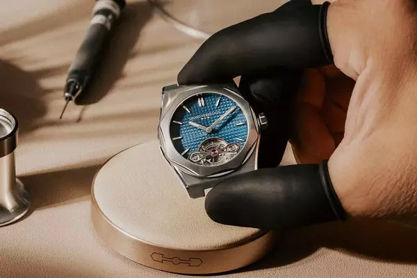 Girard-Perregaux Laureato Fifty Tourbillon Micro-Rotor 39mm Collection Unveiled