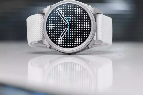 Kollokium Concludes Projekt 01 Series with Luminous Variant H Timepiece
