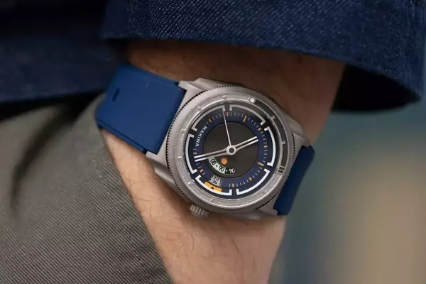 Makina Azazel_I: A Fusion of Futuristic Design and GMT Functionality