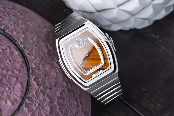 Lesablier Temporis Sauterelle: A Detailed Dive into a Microbrand's Jump Hour Offering