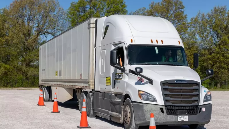 🚛 𝐀𝐦𝐚𝐳𝐨𝐧 𝐋𝐨𝐜𝐚𝐥 𝐂𝐃𝐋 𝟔-𝐖𝐞𝐞𝐤 𝐏𝐚𝐢𝐝 𝐓𝐫𝐚𝐢𝐧𝐢𝐧𝐠: 𝐋𝐞𝐚𝐫𝐧 𝐚𝐧𝐝 𝐄𝐚𝐫𝐧 + 𝐉𝐨𝐛 𝐏𝐥𝐚𝐜𝐞𝐦𝐞𝐧𝐭